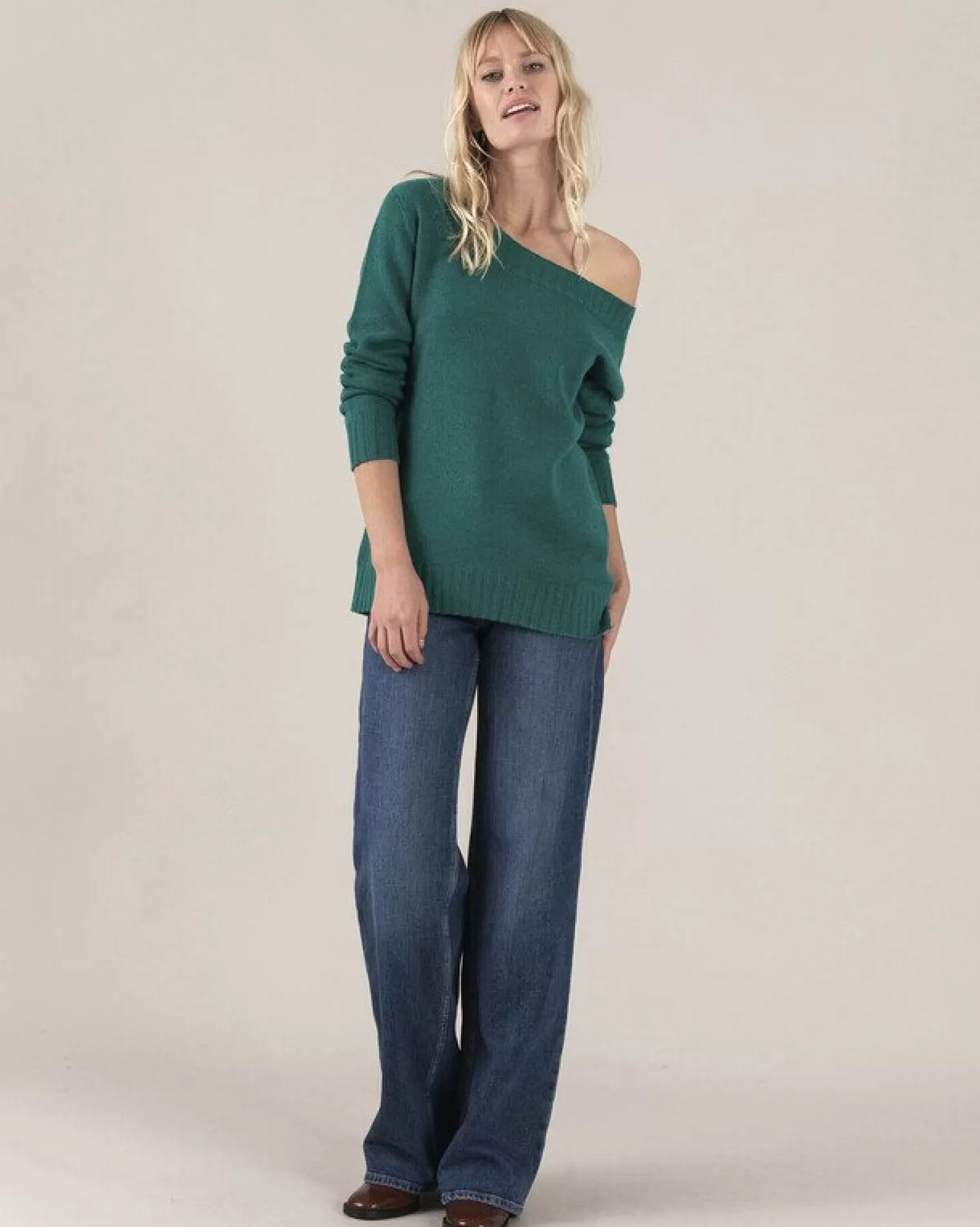 Kujten Sweaters & Sweatshirts>Asymmetric Round Neck Cashmere Sweater Vert Menthe