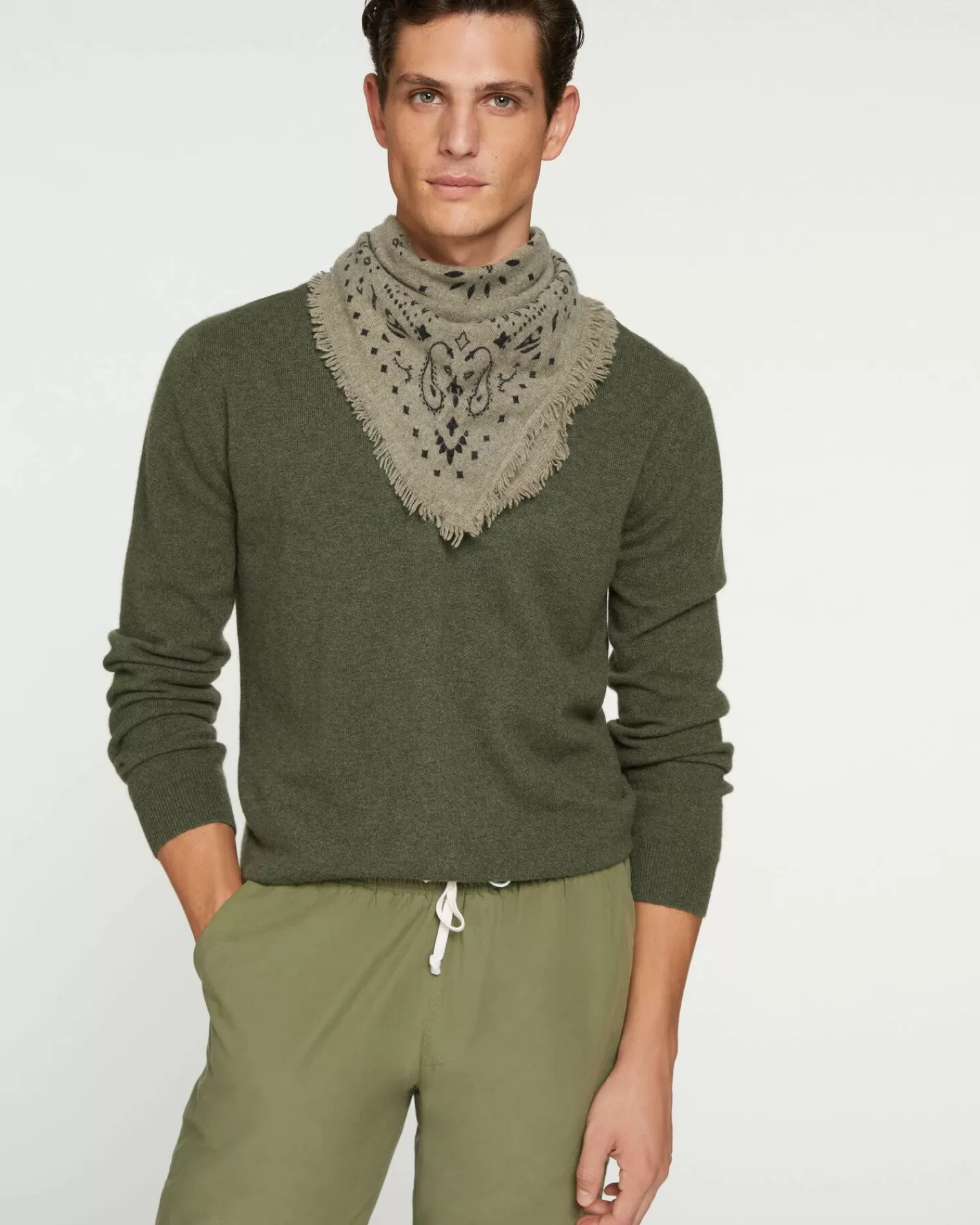 Kujten Sweaters & Sweatshirts>Basic Man V-Neck Cashmere Sweater Kaki Fonce