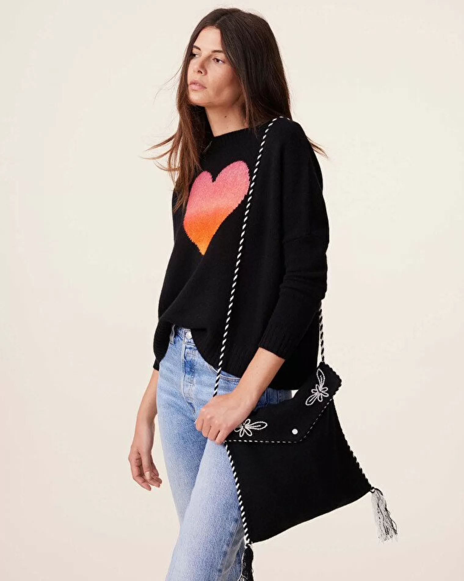 Kujten Bags>Cashmere Pipping Hand-Embroidered Flap Bag With Pompoms Noir