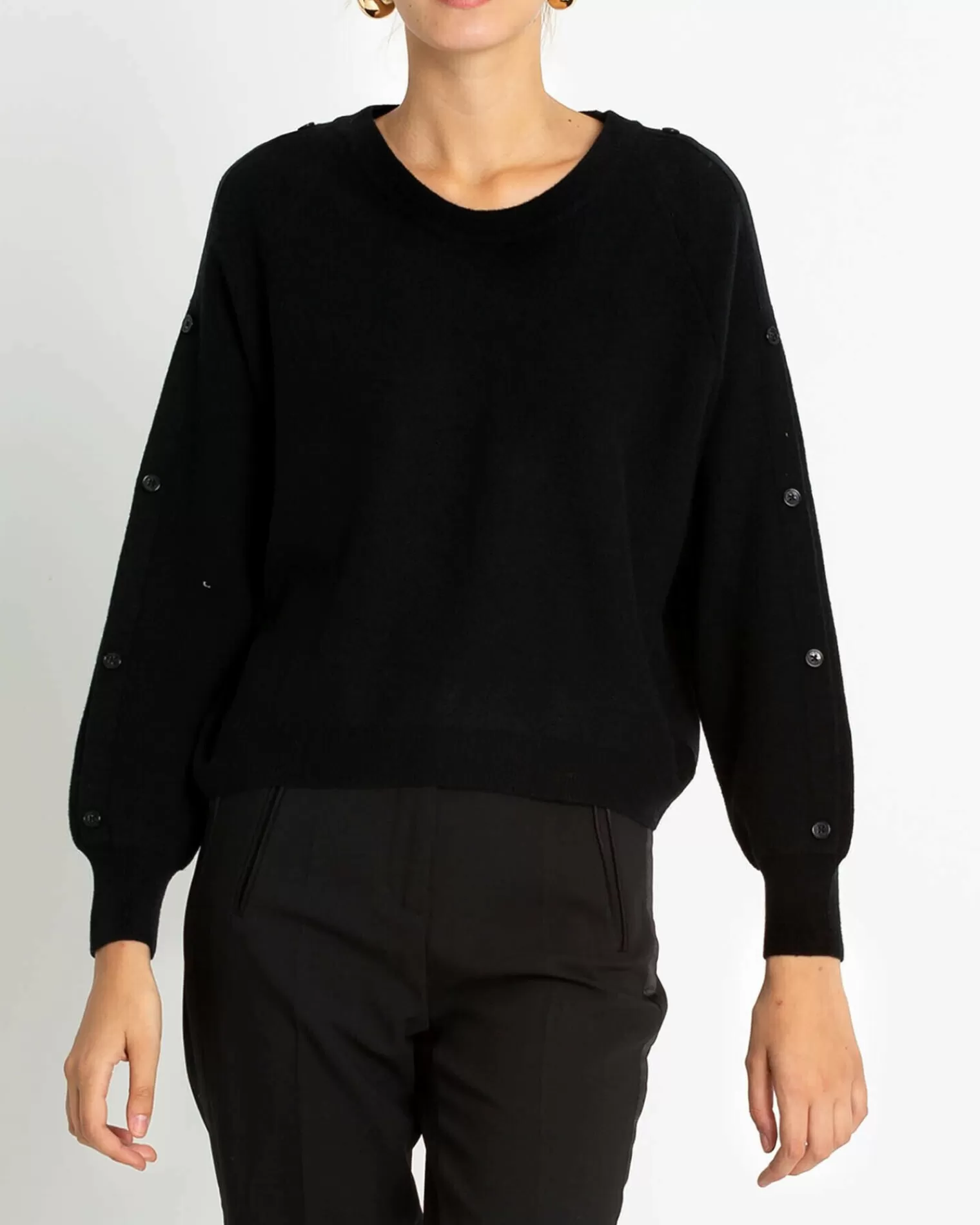 Kujten Sweaters & Sweatshirts>Cashmere Round Neck Sweater With Buttons Noir