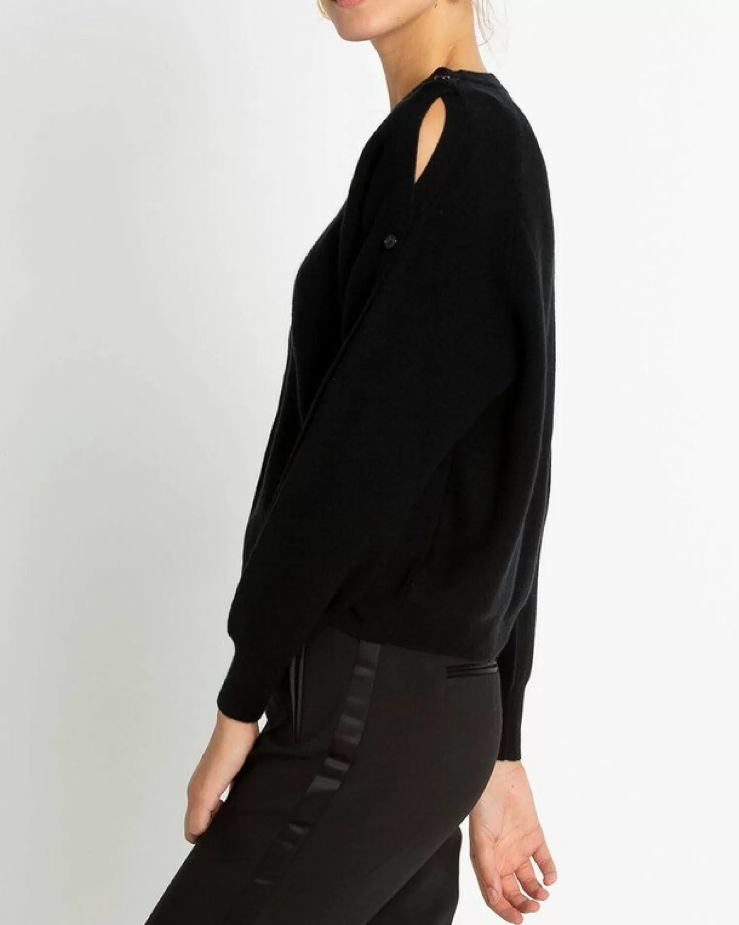 Kujten Sweaters & Sweatshirts>Cashmere Round Neck Sweater With Buttons Noir