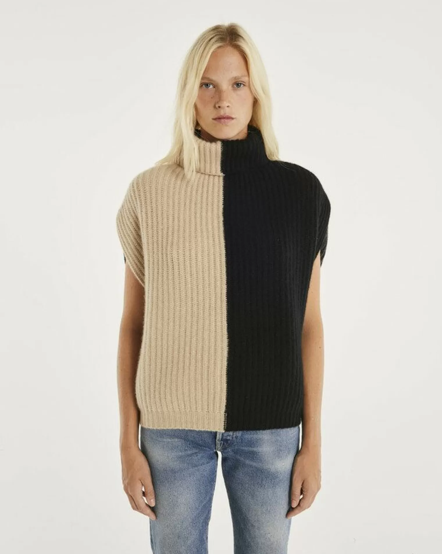 Kujten Sweaters & Sweatshirts>Colorblock Turtleneck Cashmere Sweater Noir Beige