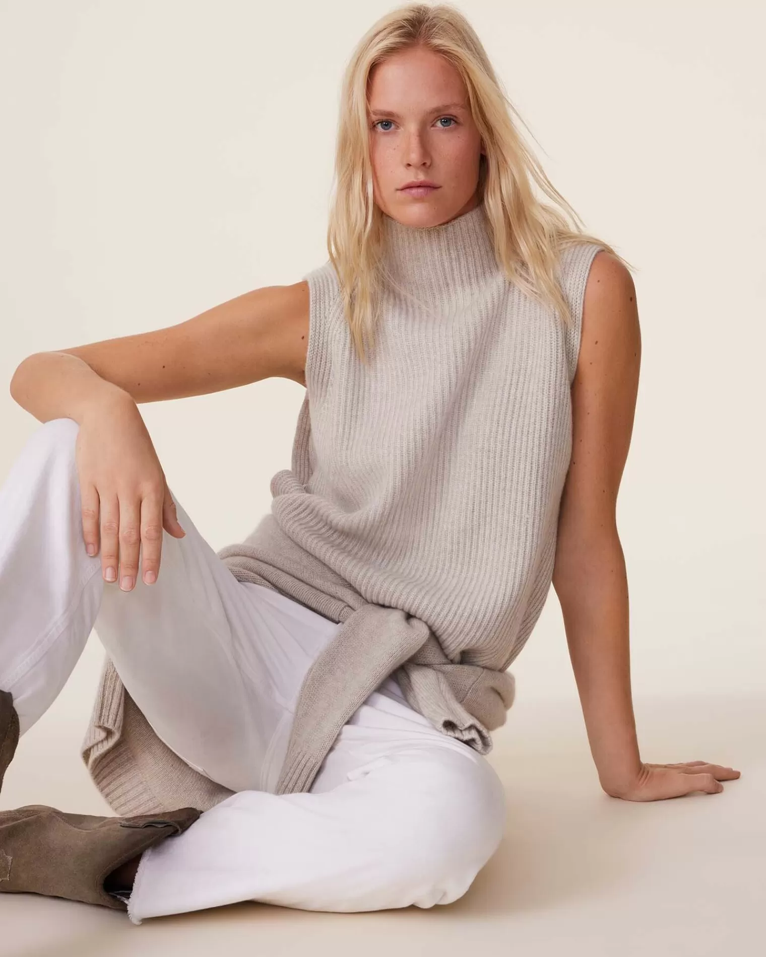 Kujten Sweaters & Sweatshirts>Funnel Neck Sleeveless Cashmere Sweater, 6-Threads Avoine