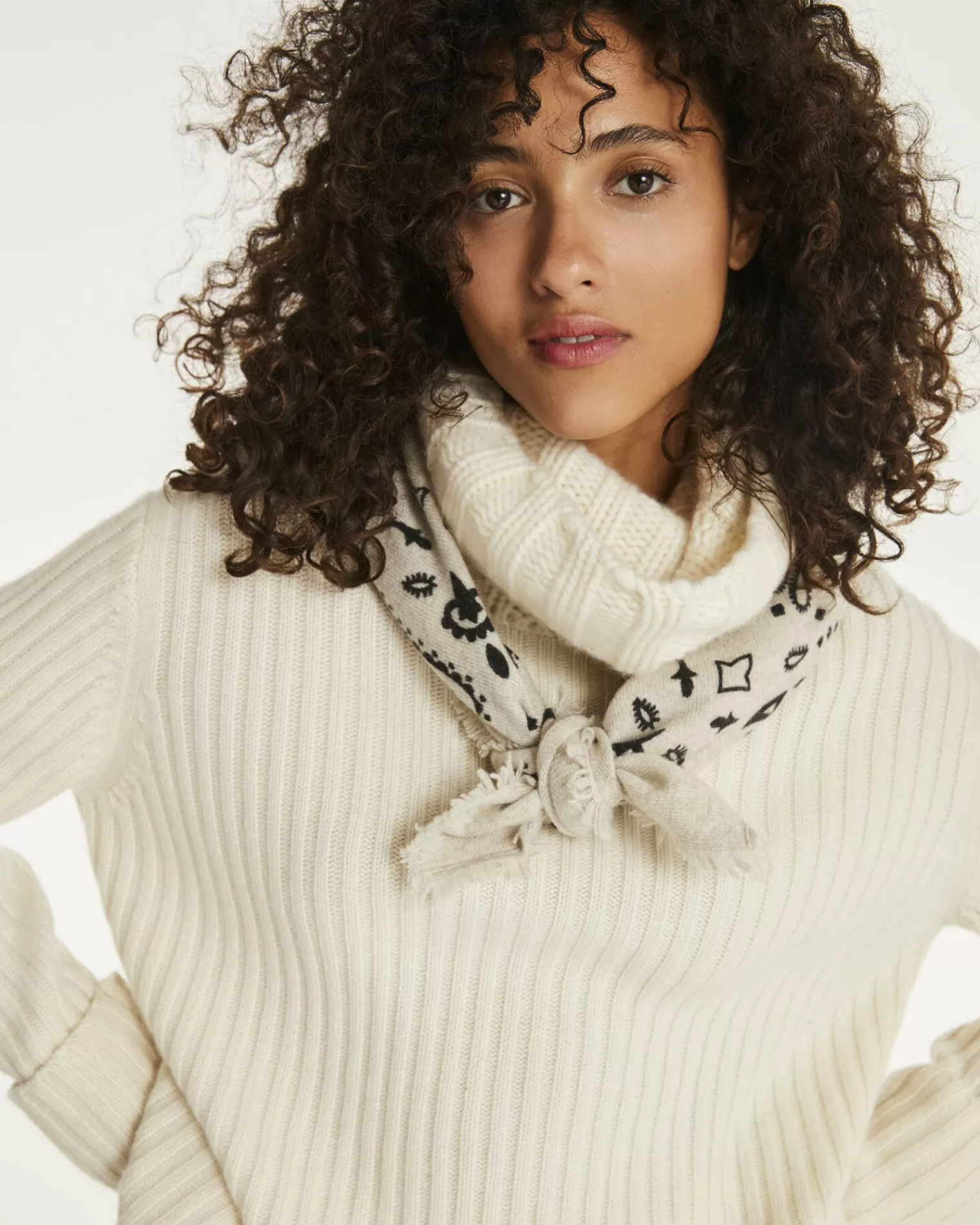 Kujten Sweaters & Sweatshirts>Long-Sleeved Turtleneck Cashmere Sweater Blanc Vintage