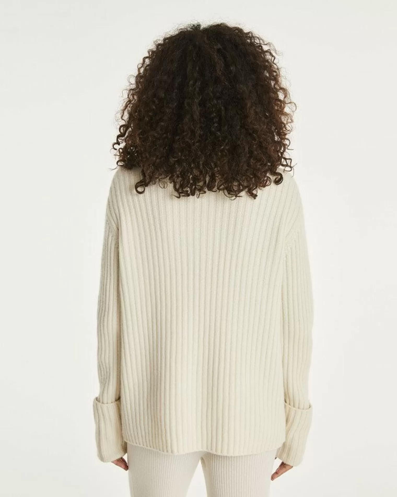 Kujten Sweaters & Sweatshirts>Long-Sleeved Turtleneck Cashmere Sweater Blanc Vintage