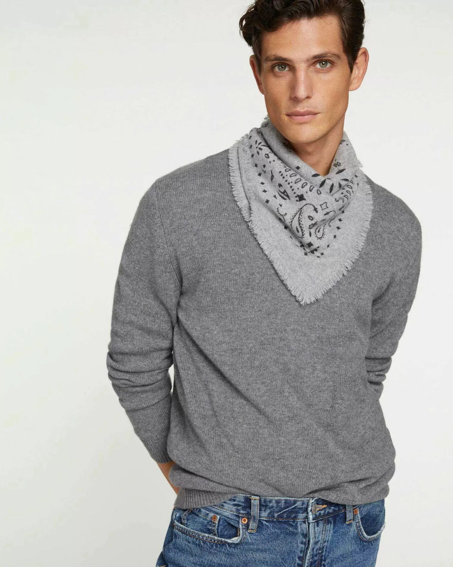 Kujten Sweaters & Sweatshirts>Long-Sleeved V-Neck Cashmere Sweater Gris Flanelle