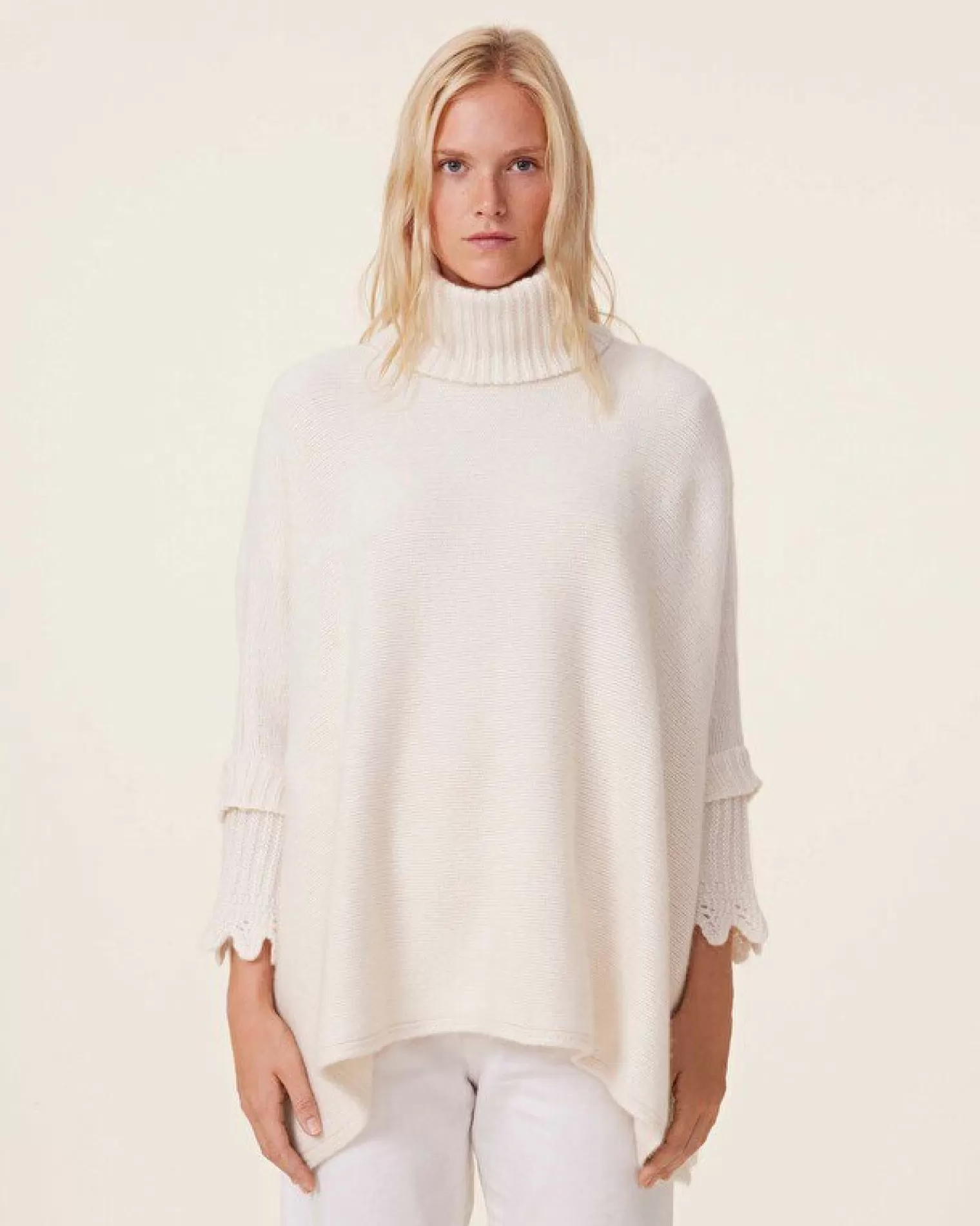 Kujten Capes & Ponchos>Oversize Turtleneck Cashmere Poncho, 10-Threads Blanc