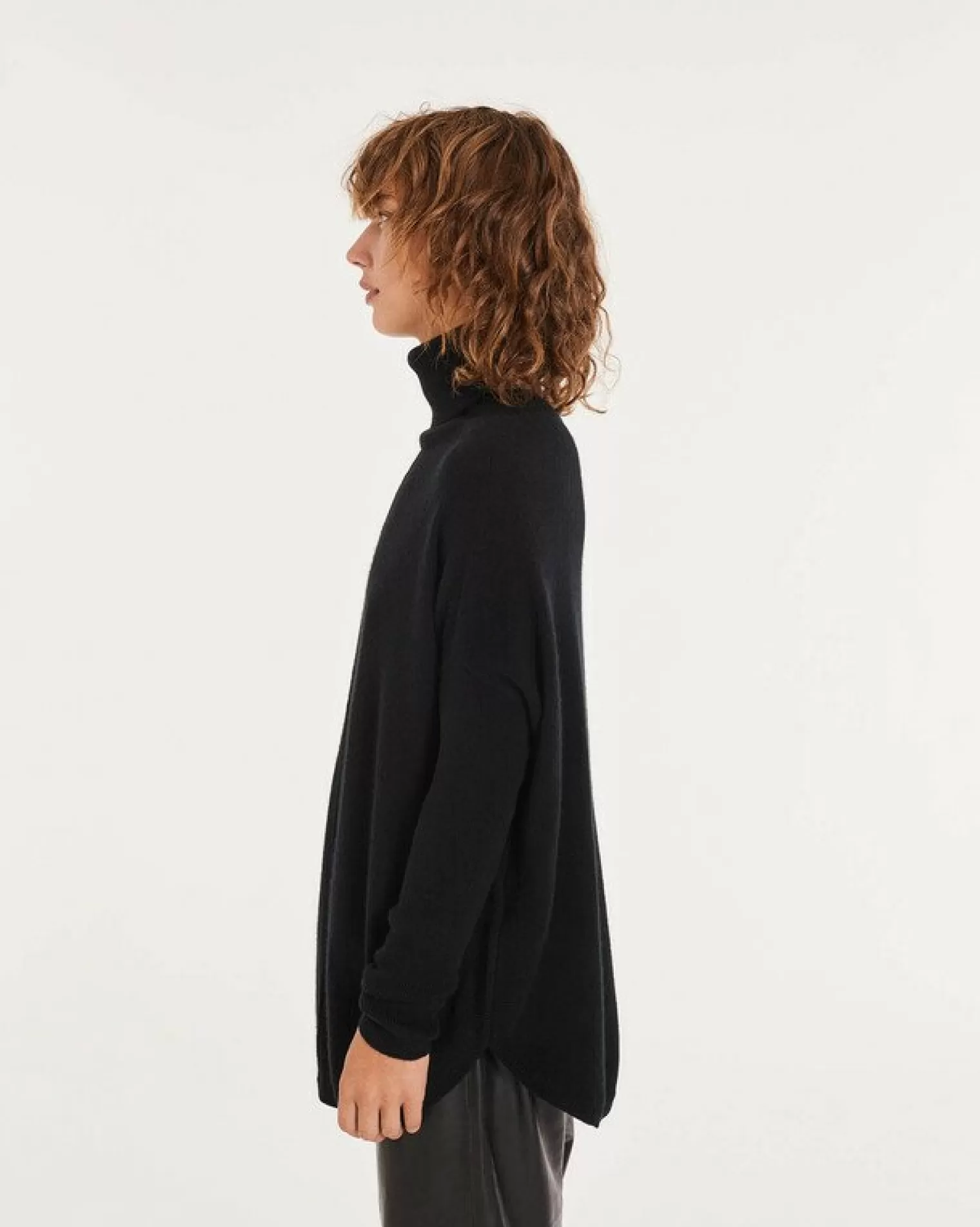 Kujten Sweaters & Sweatshirts>Oversized Cashmere Turtleneck Sweater Noir