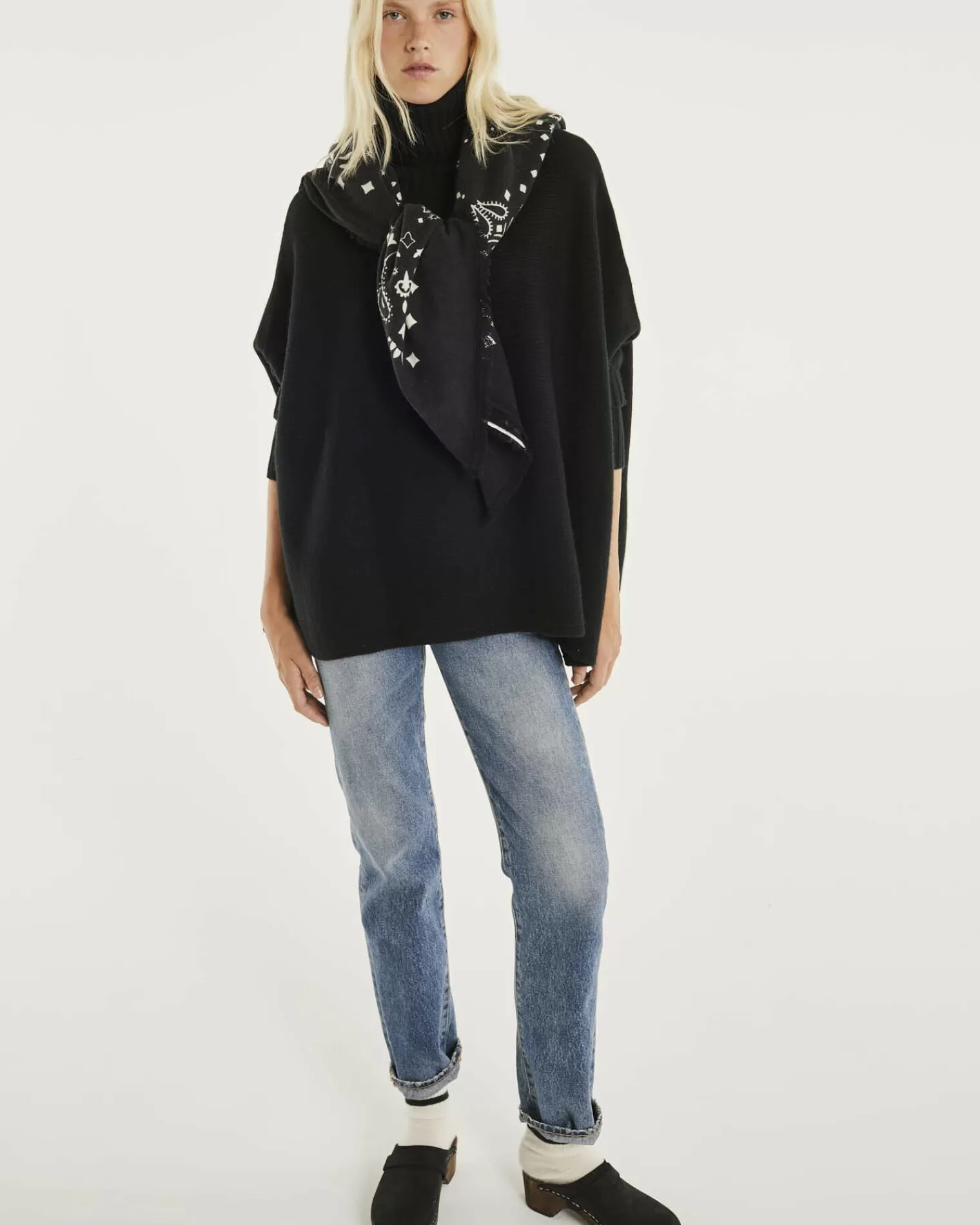 Kujten Capes & Ponchos>Oversized Turtleneck Cashmere Poncho Noir