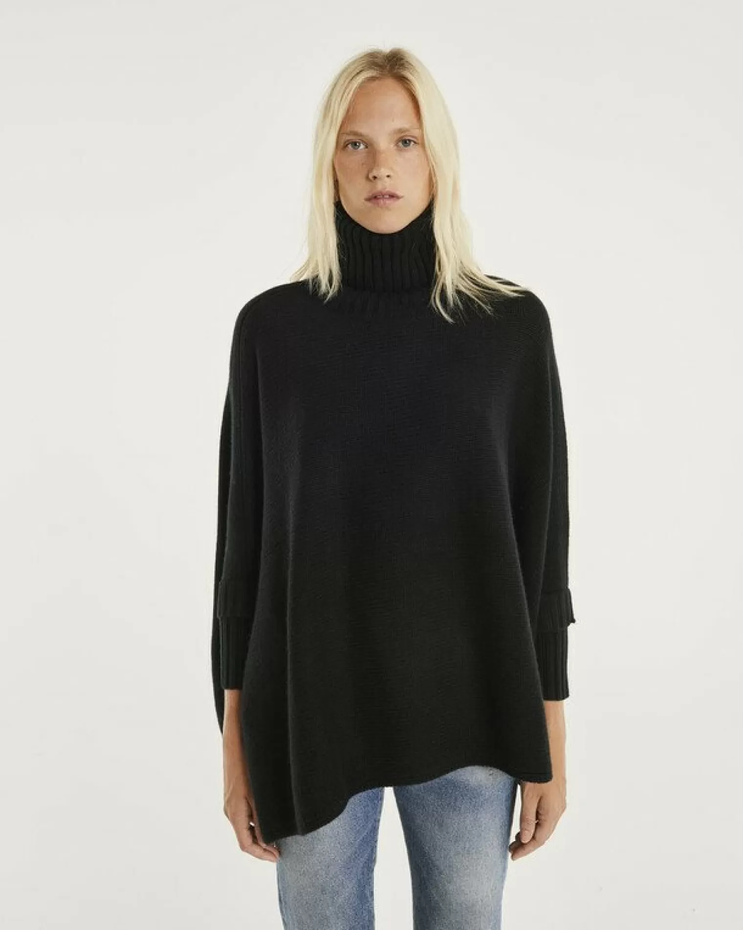 Kujten Capes & Ponchos>Oversized Turtleneck Cashmere Poncho Noir