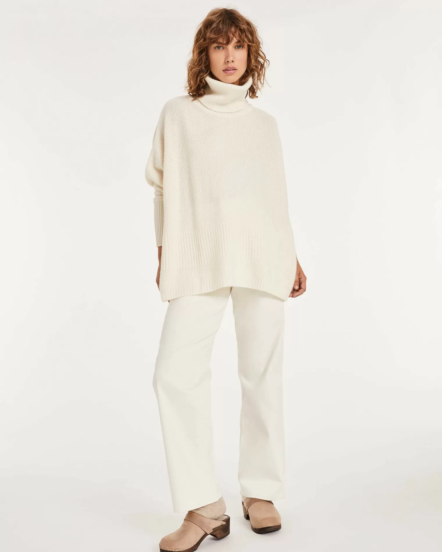 Kujten Sweaters & Sweatshirts>Oversized Turtleneck Cashmere Sweater Blanc