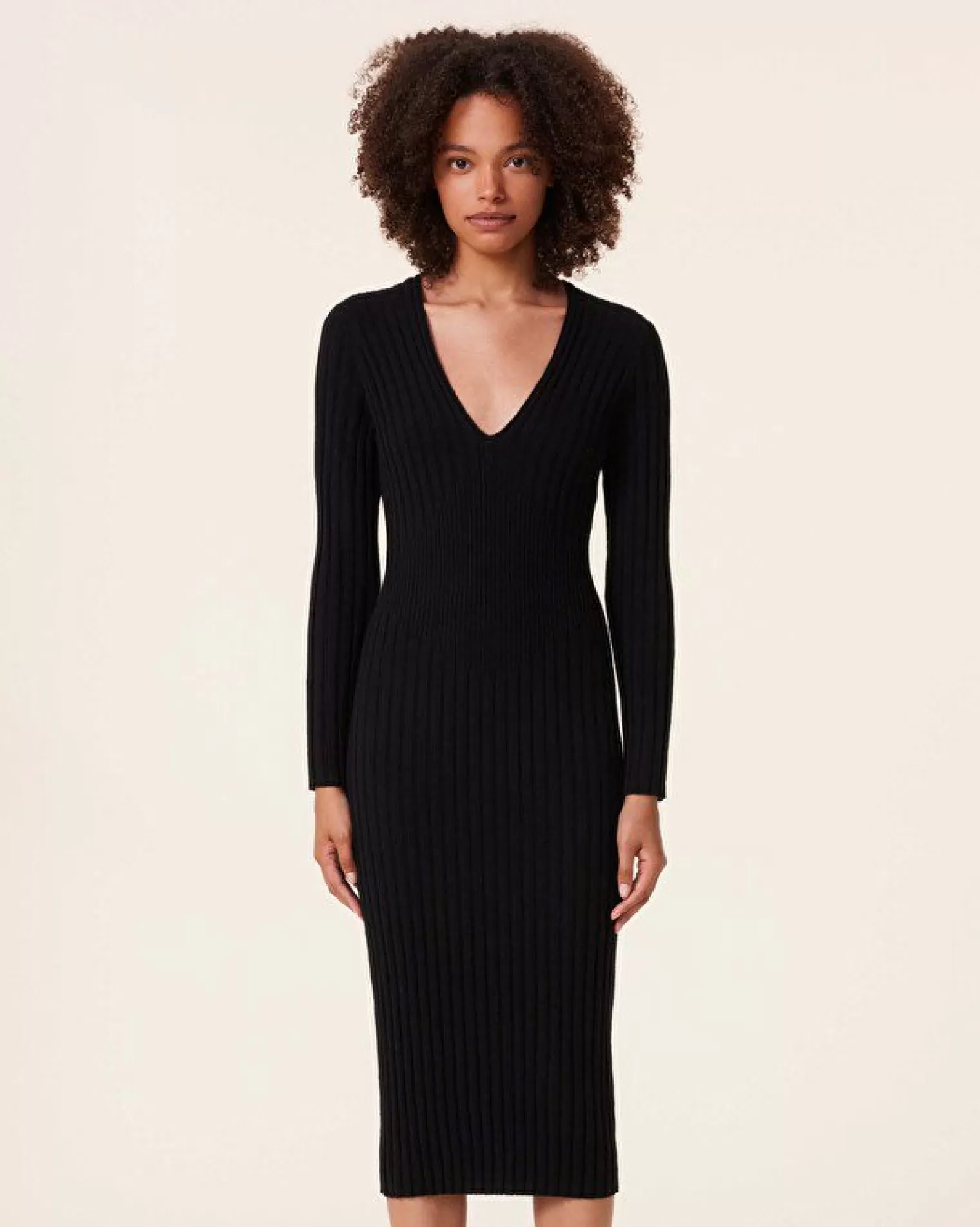 Kujten Dresses & Skirts>Ribbed V-Neck Cashmere Dress, 2-Threads Noir