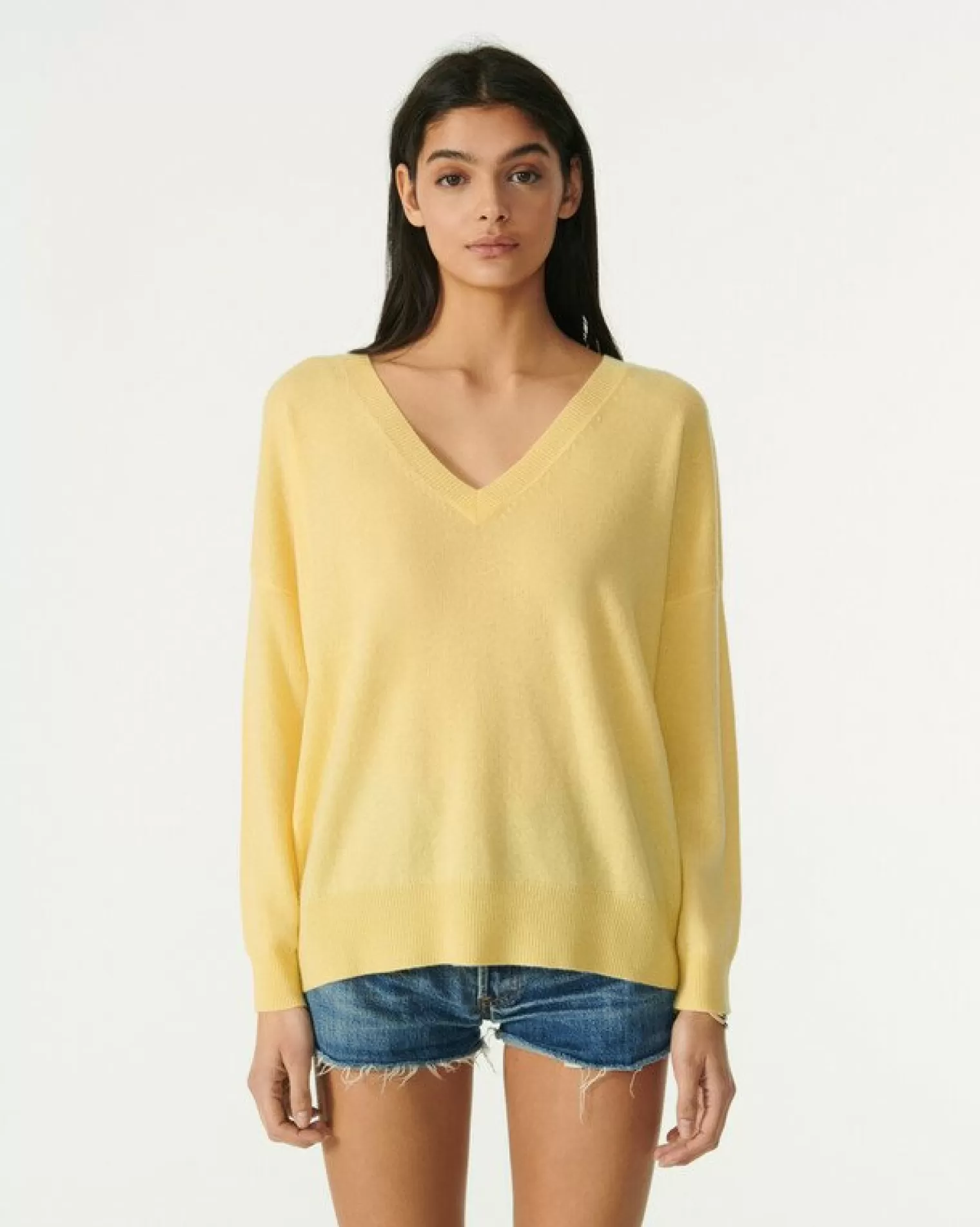 Kujten Sweaters & Sweatshirts>Round Neck Cashmere Sweater Jaune Eggshell