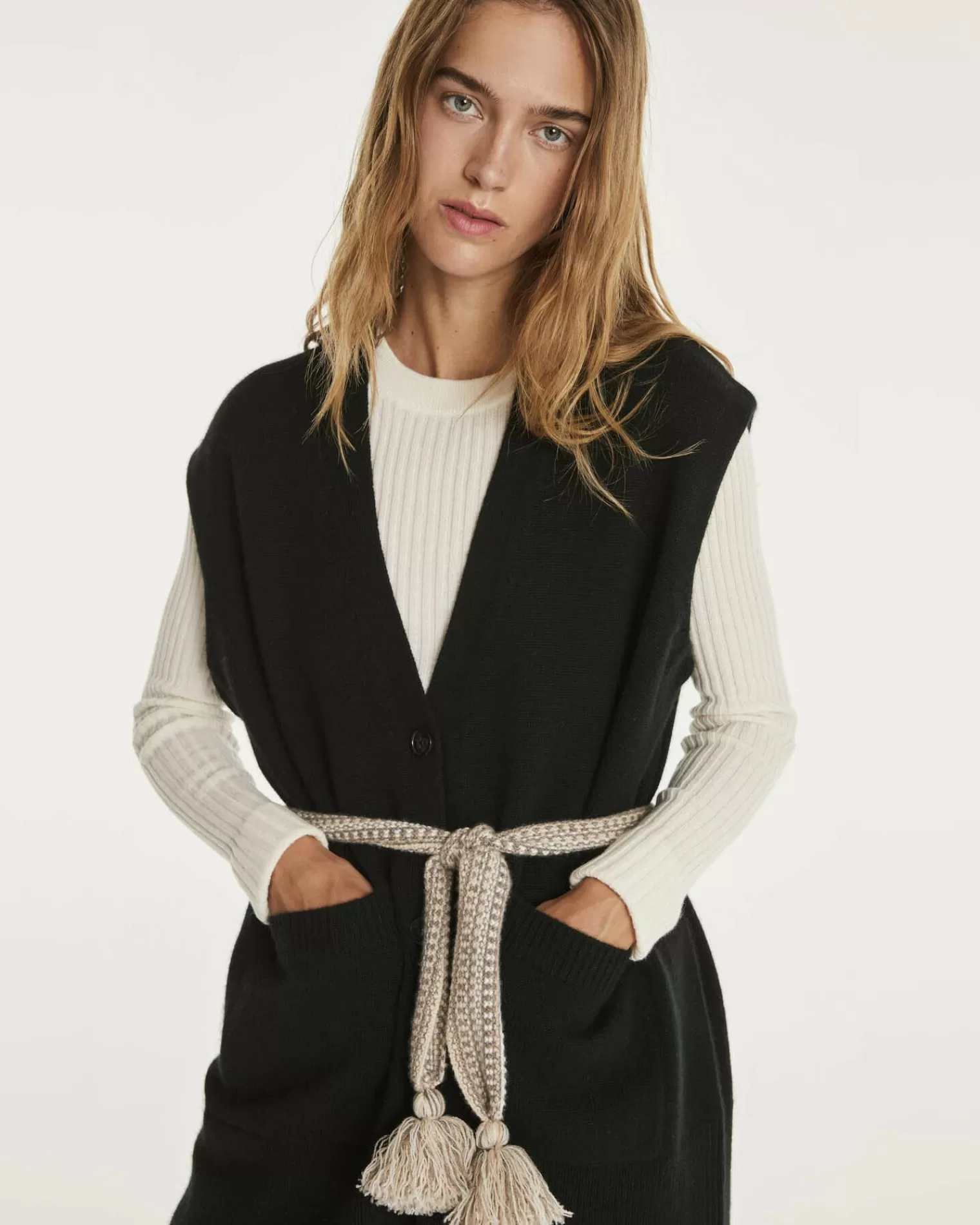 Kujten Jackets & Vests>Sleeveless V-Neck Cashmere Cardigan Noir