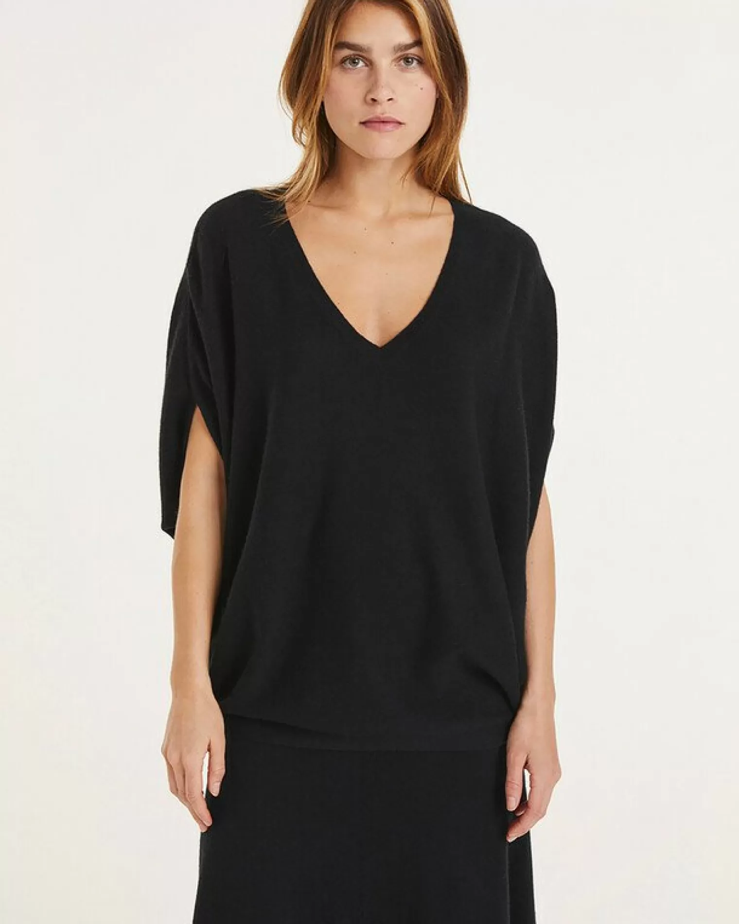 Kujten Sweaters & Sweatshirts>Sleeveless Woman V-Neck Cashmere Sweater Noir