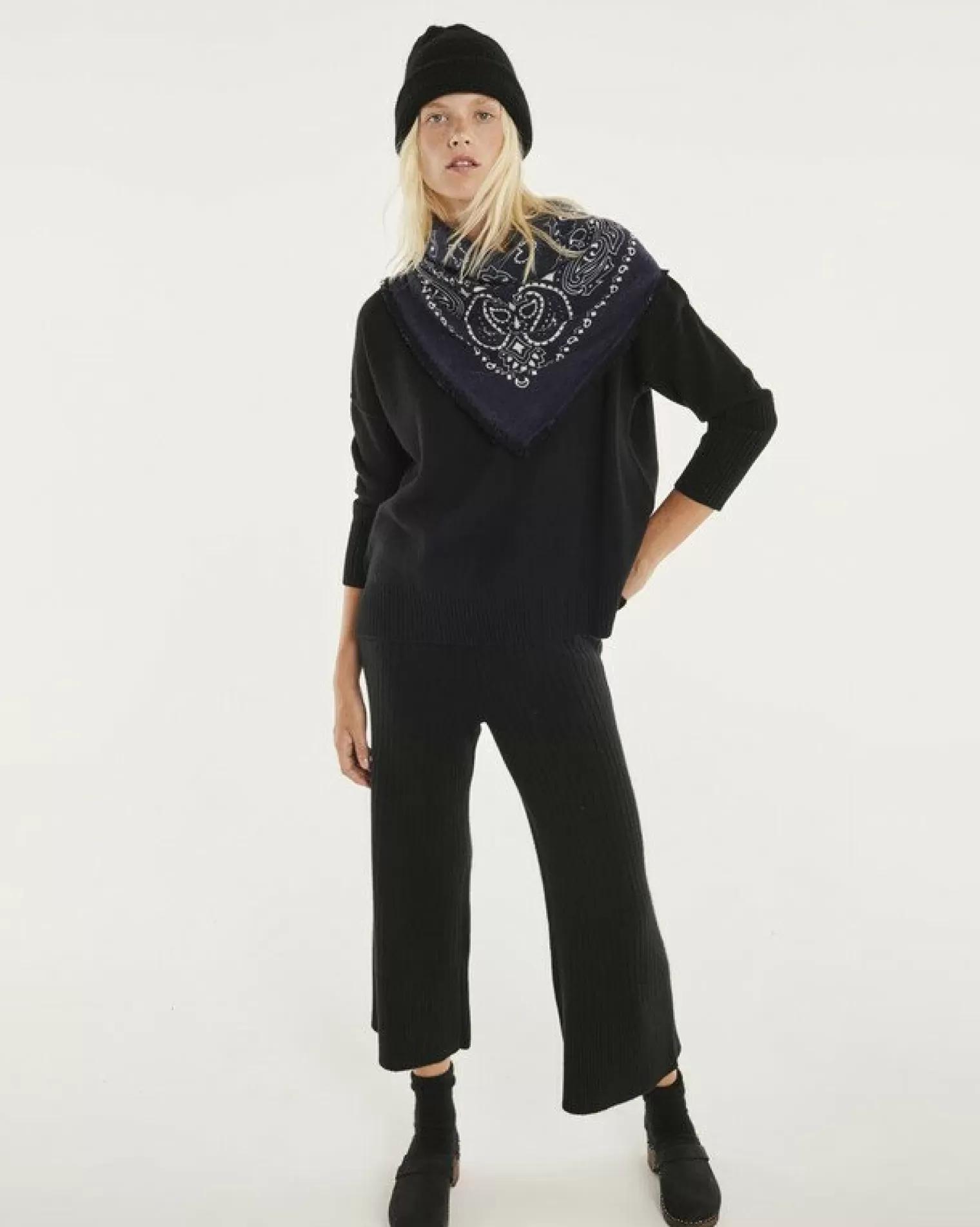 Kujten Socks & Leg Warmers>Solid Color Cashmere Socks, 4-Threads Noir
