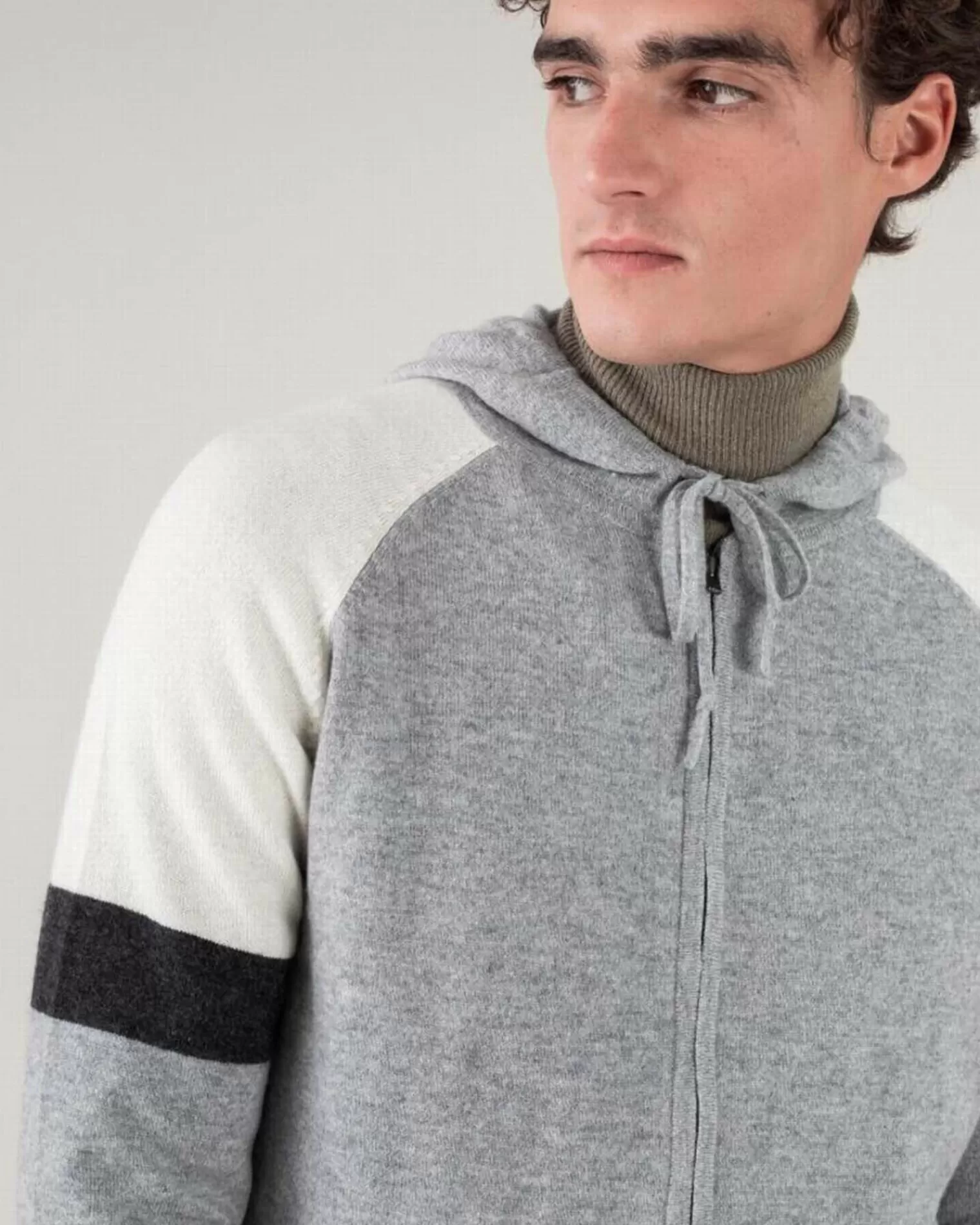Kujten Jackets & Vests>Tricolor Sleeve Zipped Cashmere Cardigan Gris Chine
