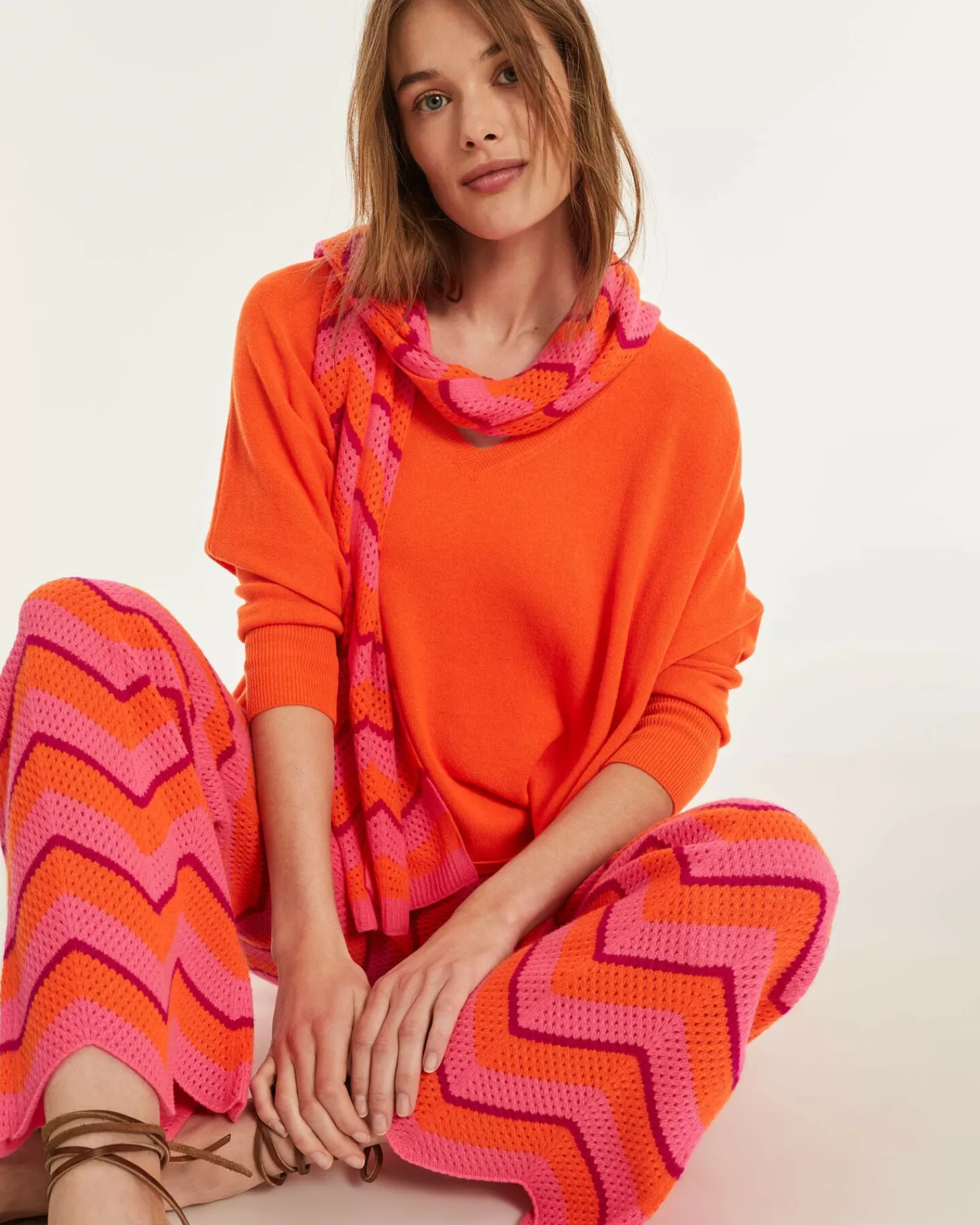 Kujten Sweaters & Sweatshirts>V-Neck Oversize Cashmere Sweater Orange Fluo