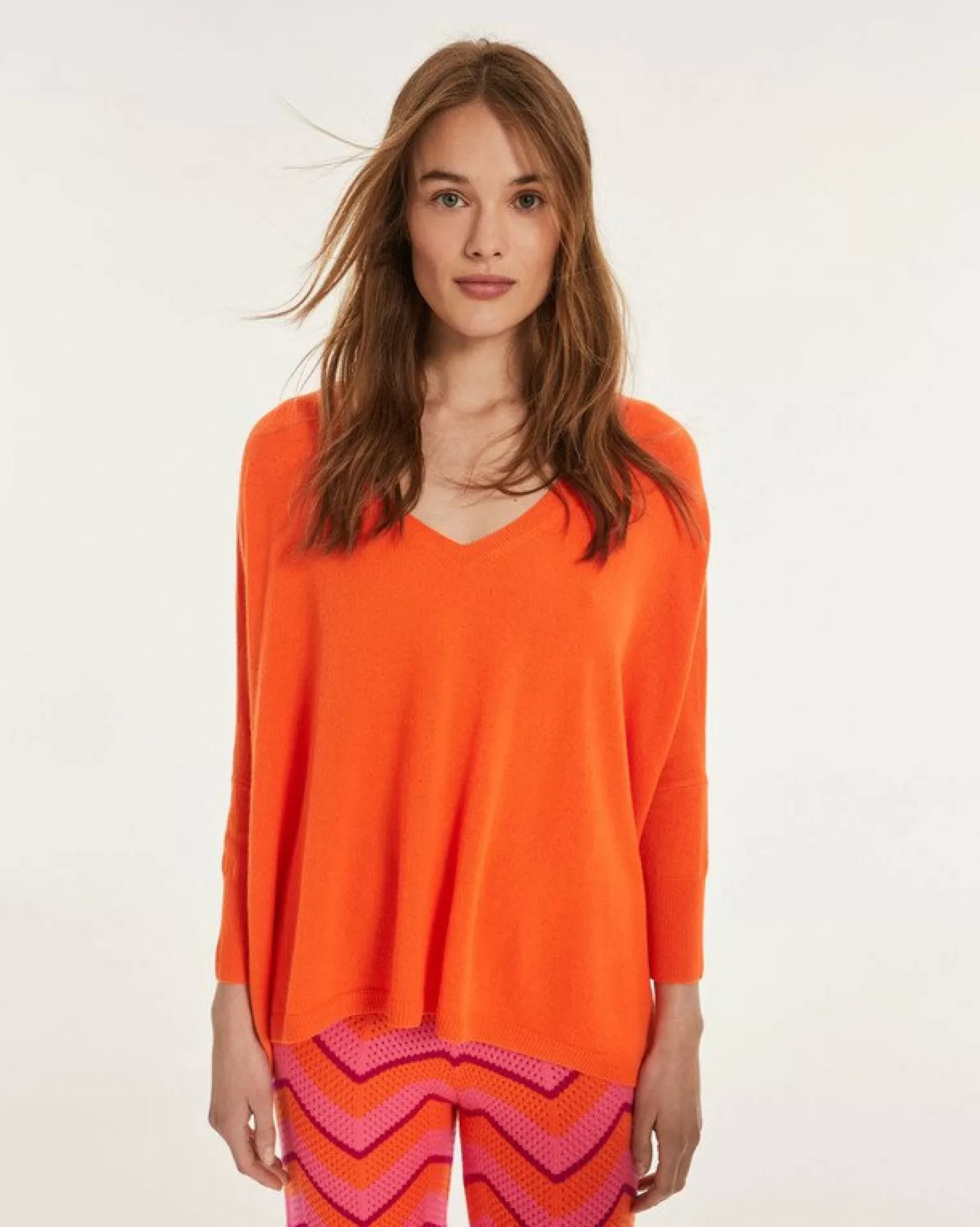 Kujten Sweaters & Sweatshirts>V-Neck Oversize Cashmere Sweater Orange Fluo