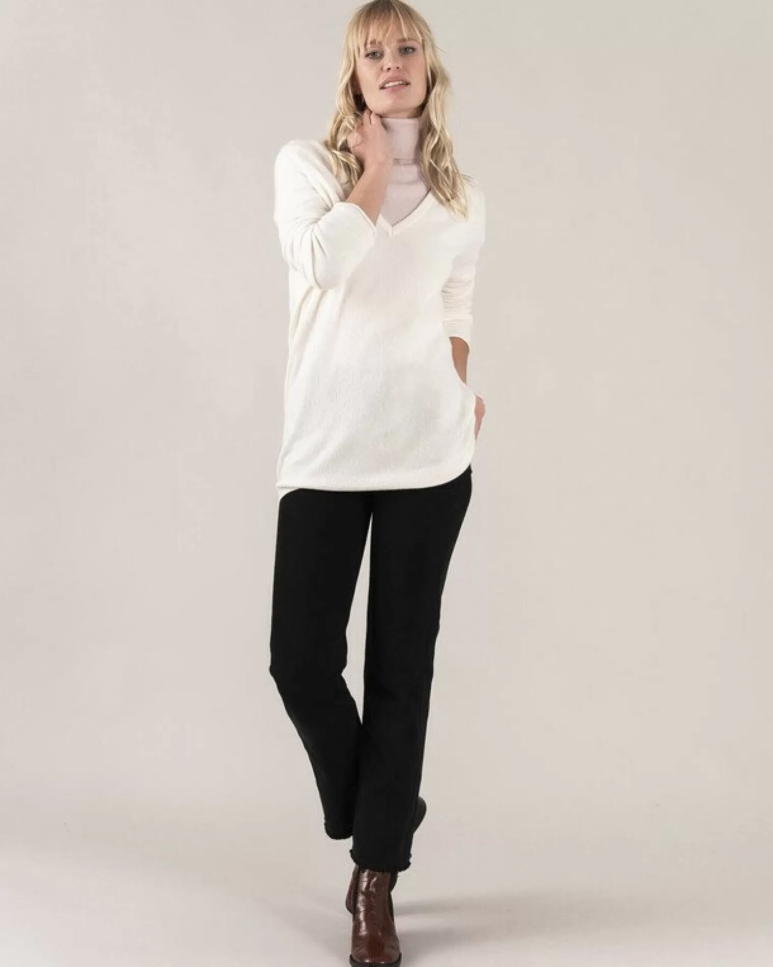 Kujten Sweaters & Sweatshirts>Women Boyfriend V-Neck Cashmere Sweater Blanc