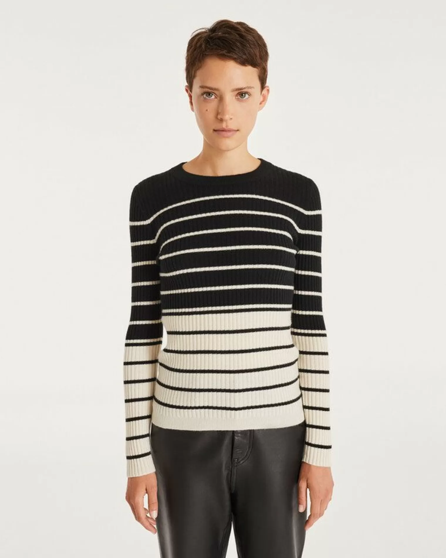 Kujten Sweaters & Sweatshirts>Women Round Neck Sweater With Flat Sides Noir