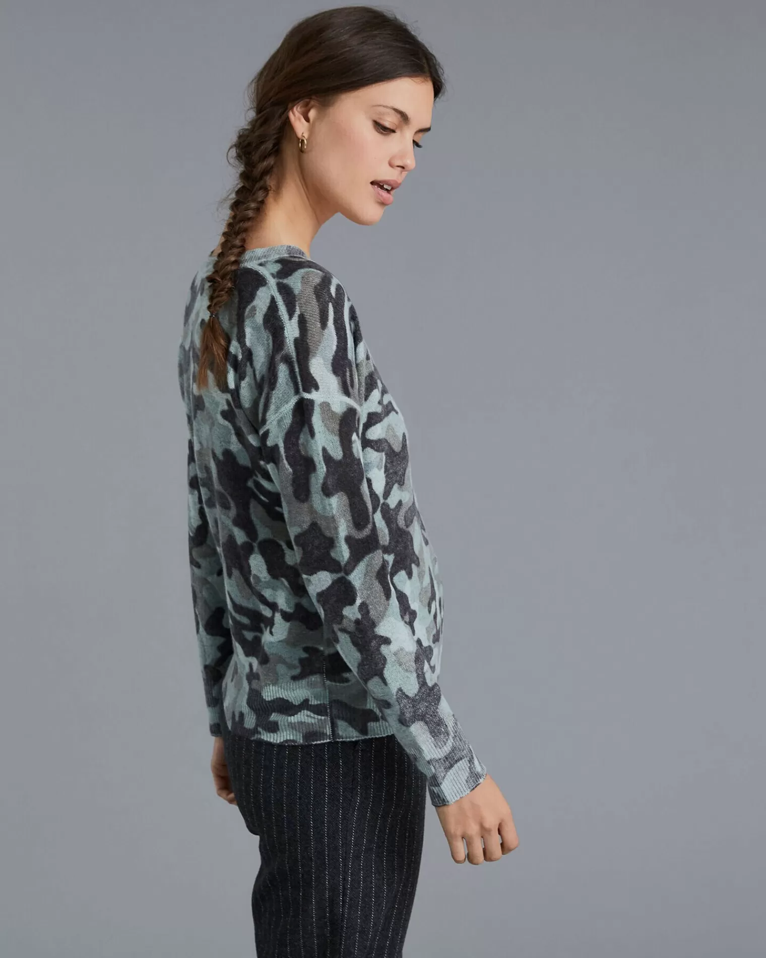 Kujten Sweaters & Sweatshirts>Women V-Neck Boyfriend Cashmere Sweater Vert Camouflage