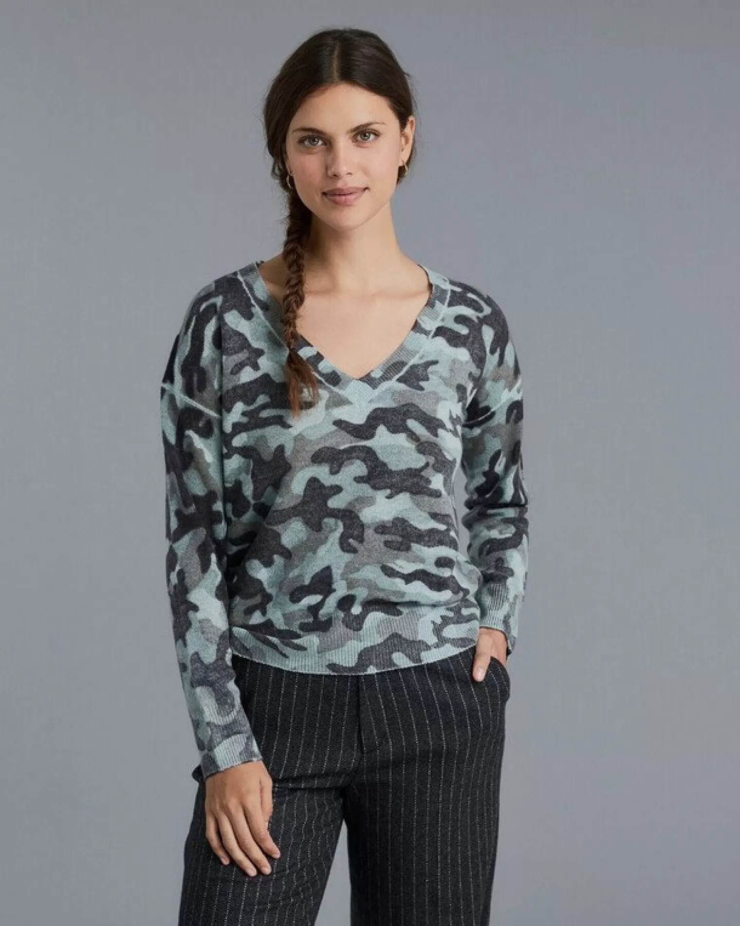 Kujten Sweaters & Sweatshirts>Women V-Neck Boyfriend Cashmere Sweater Vert Camouflage